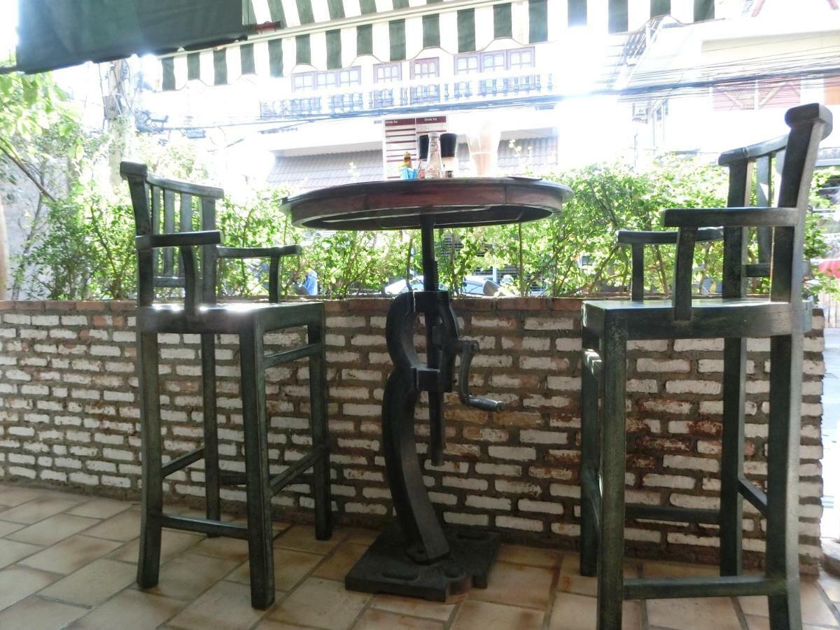 Hotel The Travellers Arms Chiang Mai Zewnętrze zdjęcie